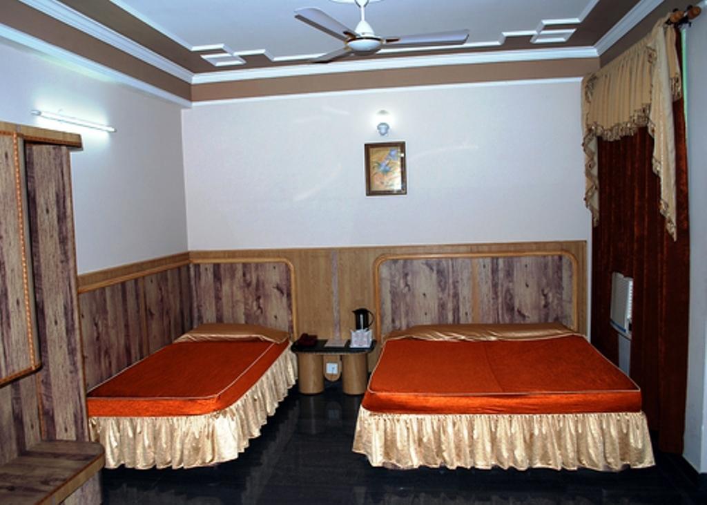 Hotel Chirag International Katra  Room photo
